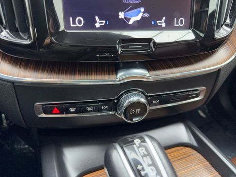 Used 2021 Volvo XC60 T5 Inscription w/ Protection Package image 29