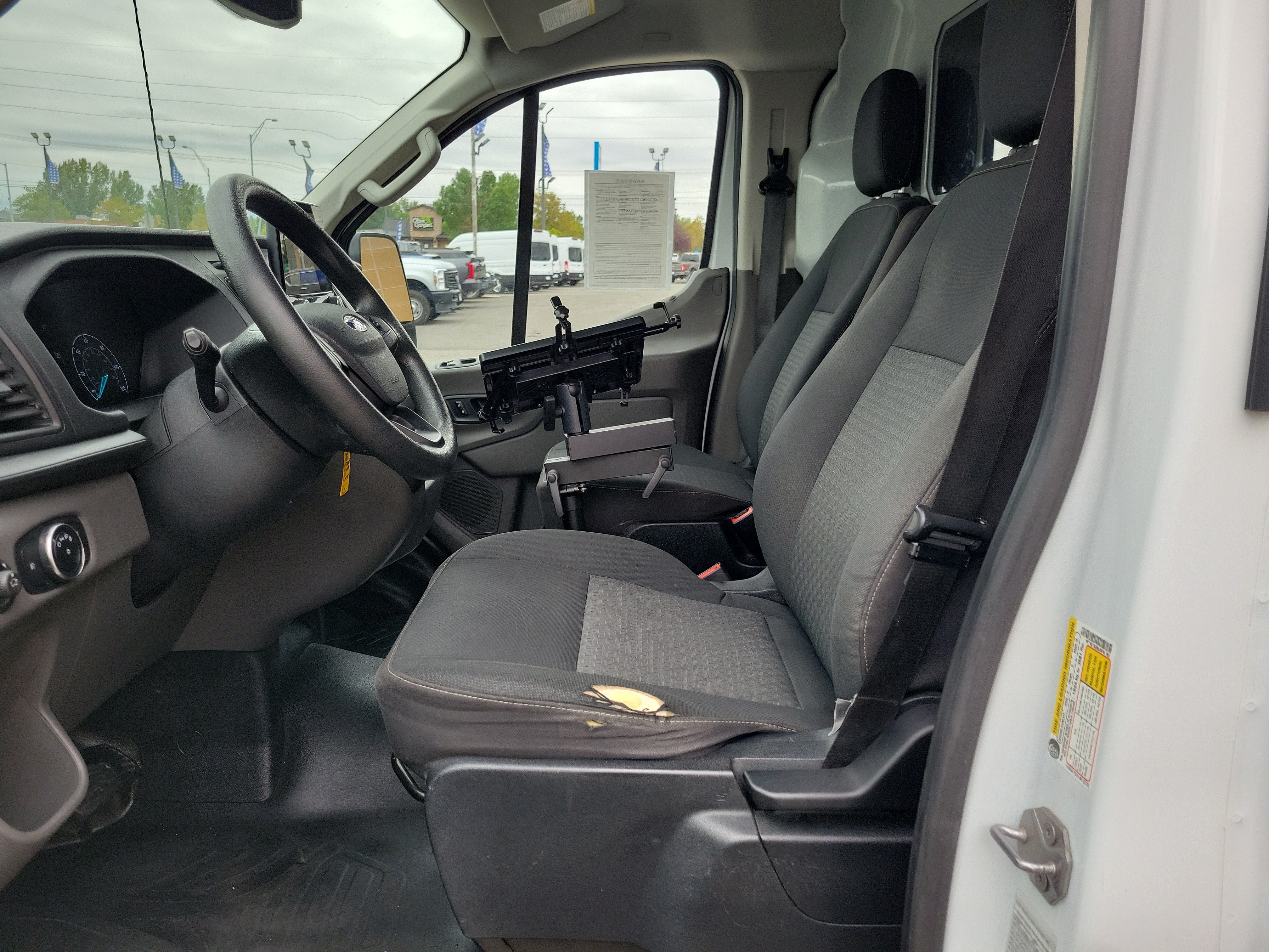 Used 2020 Ford Transit 150 Low Roof RWD image 5