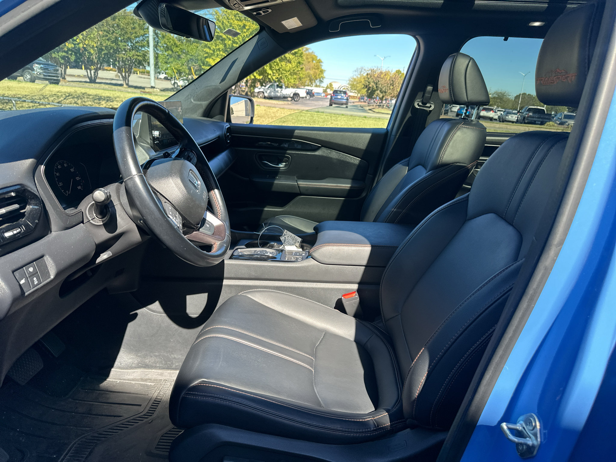 Used 2025 Honda Pilot TrailSport image 19
