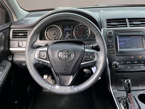 Used 2017 Toyota Camry SE image 8