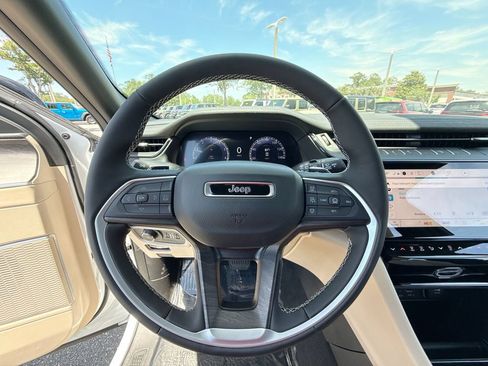 New 2026 Jeep Grand Cherokee Limited RWD image 15