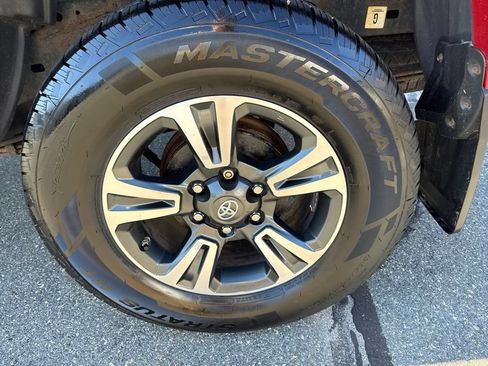 Used 2016 Toyota Tacoma TRD Sport w/ Towing Package AWD/4WD image 12