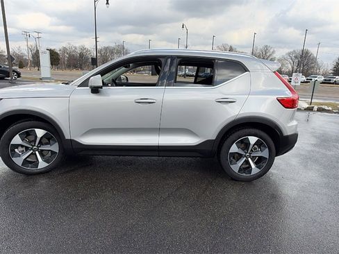 Certified 2025 Volvo XC40 B5 Plus image 5