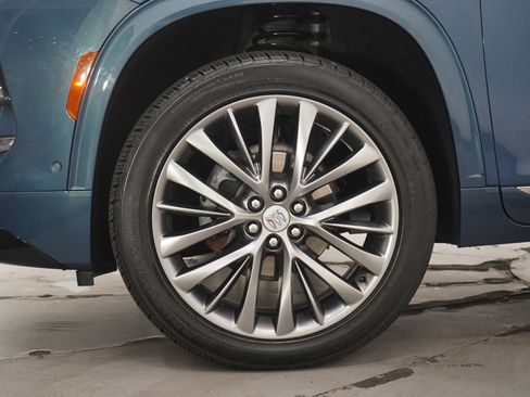 Used 2025 Buick Enclave Avenir w/ Super Cruise Package image 34