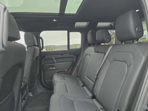 Used 2025 Land Rover Defender 110 S image 14
