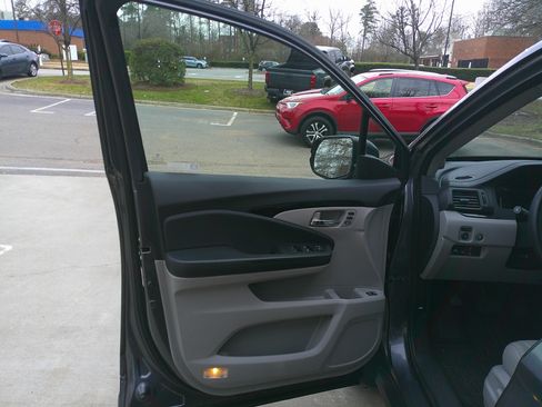 Used 2018 Honda Pilot Touring image 16