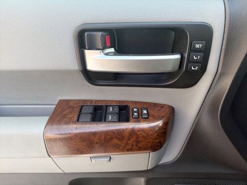 Used 2010 Toyota Sequoia Platinum image 7