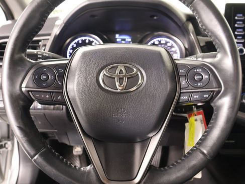 Used 2022 Toyota Camry SE FWD image 3