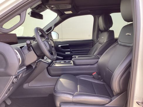 Used 2026 Ford Expedition Platinum w/ Stealth Appearance Package AWD/4WD image 5