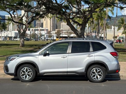 Used 2020 Subaru Forester Premium image 2