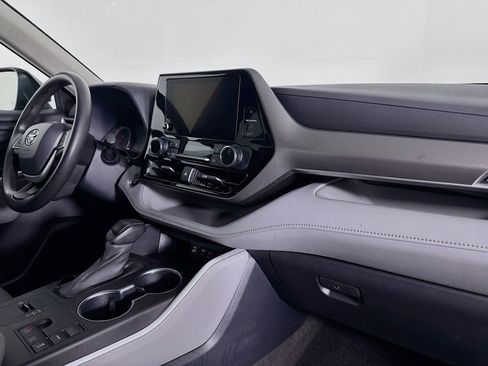 Used 2023 Toyota Highlander L image 29