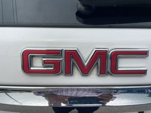 Used 2019 GMC Terrain SLE w/ Driver Convenience Package FWD image 5