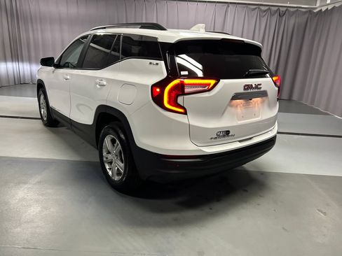 Used 2024 GMC Terrain SLE w/ Driver Convenience Package FWD image 5