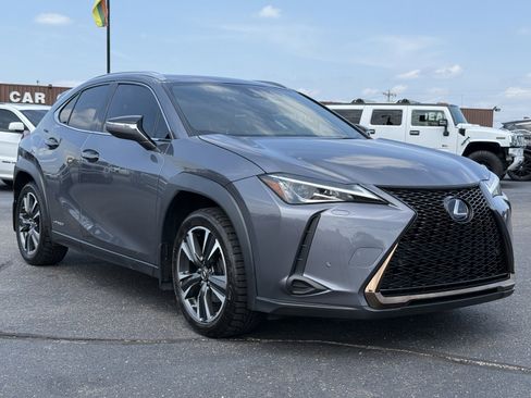 Used 2020 Lexus UX 250h w/ Luxury Package image 2
