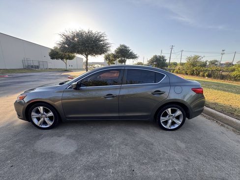 Used 2013 Acura ILX w/ Technology Package FWD image 4