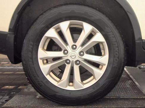 Used 2015 Nissan Rogue SV w/ SV Premium Package AWD/4WD image 7