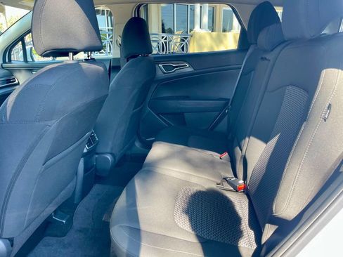 Used 2025 Kia Sportage LX image 12