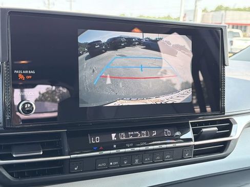 Used 2025 Toyota Sienna XLE FWD image 16