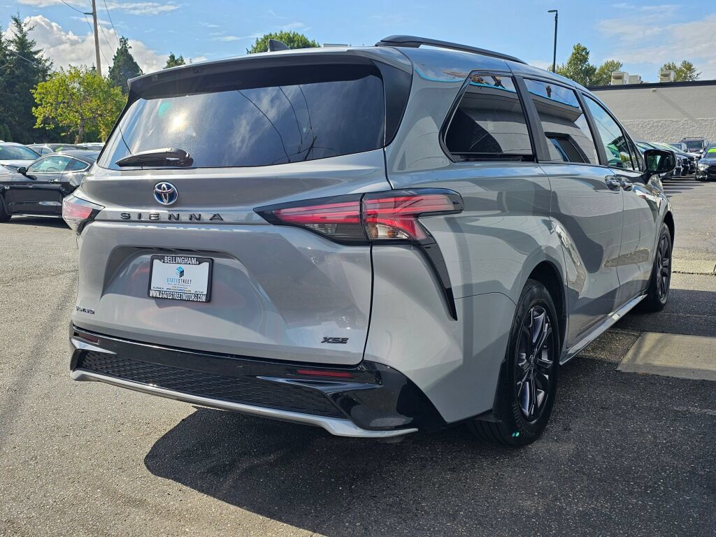 Used 2025 Toyota Sienna XSE AWD/4WD image 5