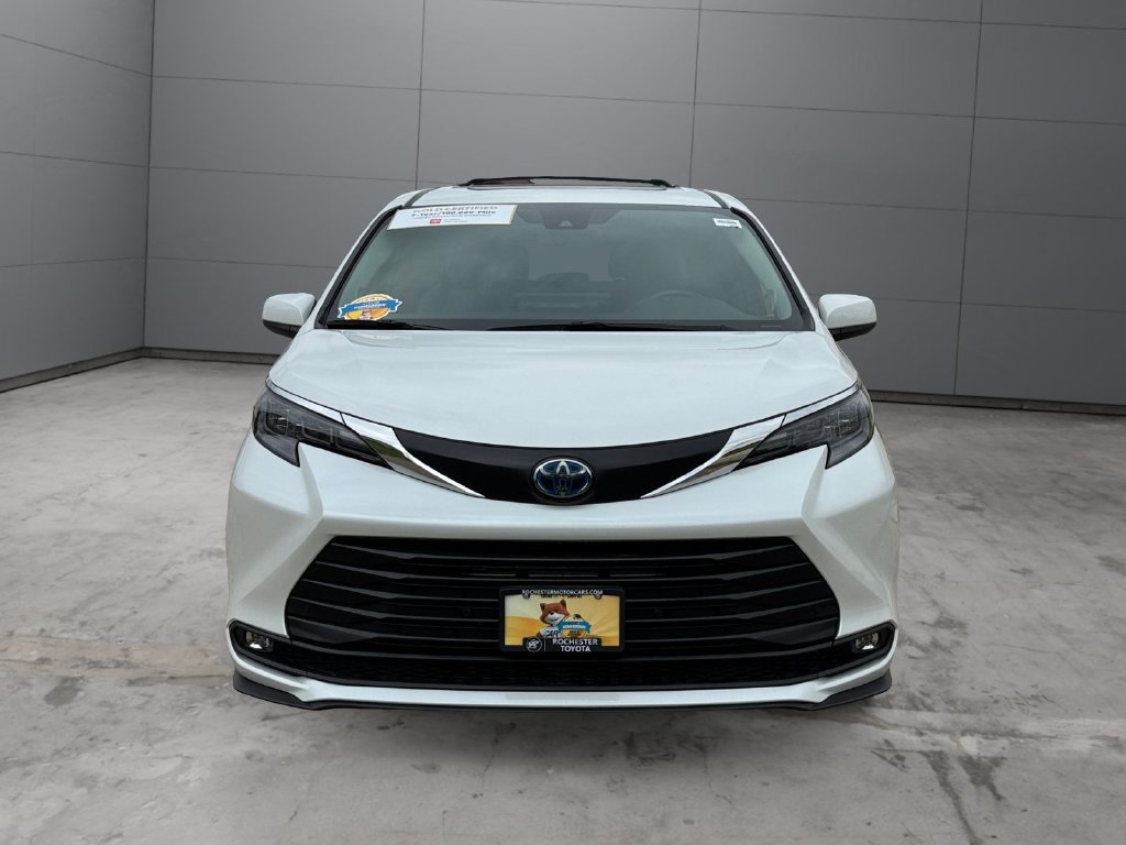 Certified 2025 Toyota Sienna XLE w/ XLE Plus Package AWD/4WD image 8