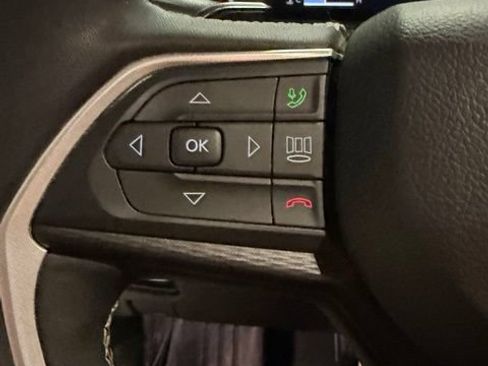 Used 2023 Jeep Grand Cherokee Altitude AWD/4WD image 19