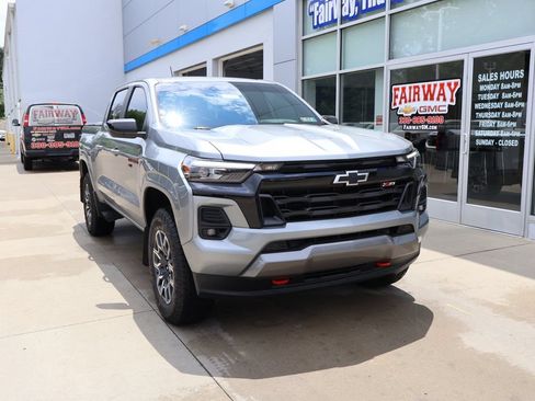 Used 2024 Chevrolet Colorado Z71 w/ Z71 Convenience Package 2 AWD/4WD image 2