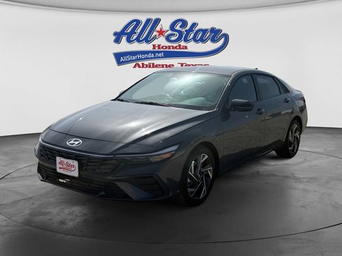 Used 2025 Hyundai Elantra Sport FWD image 2