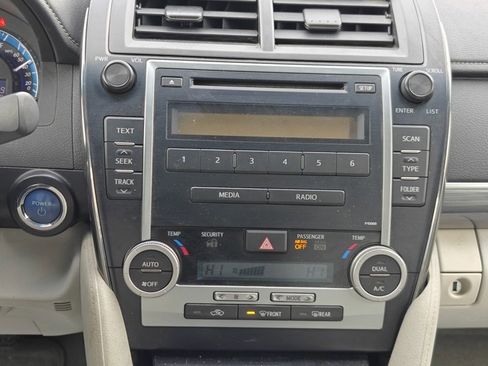 Used 2012 Toyota Camry XLE image 25