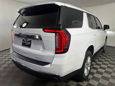 Used 2024 GMC Yukon SLT w/ SLT Luxury Package image 5
