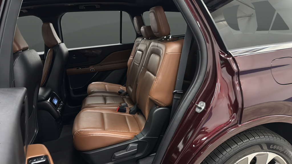Used 2022 Lincoln Aviator Grand Touring AWD/4WD image 24
