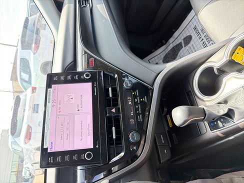 Used 2024 Toyota Camry XLE FWD image 13