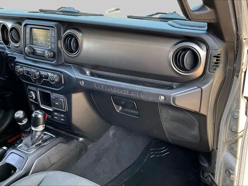 Used 2018 Jeep Wrangler Unlimited Sport AWD/4WD image 17
