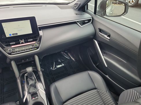 Used 2025 Toyota Corolla Cross AWD Hybrid w/ Convenience Package image 15