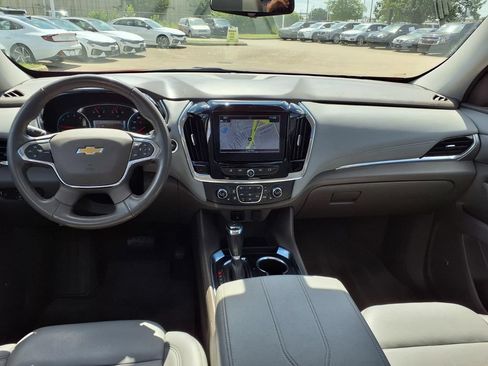 Used 2019 Chevrolet Traverse LT w/ LT Premium Package FWD image 9