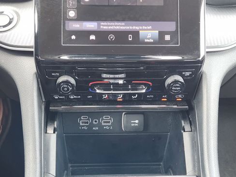 Used 2024 Jeep Grand Cherokee Laredo RWD image 17