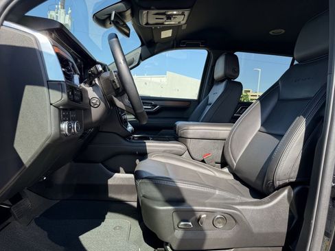 Used 2025 GMC Yukon Denali AWD/4WD image 27