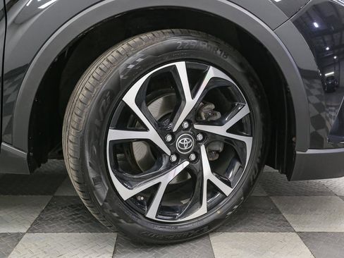 Used 2018 Toyota C-HR XLE FWD image 13