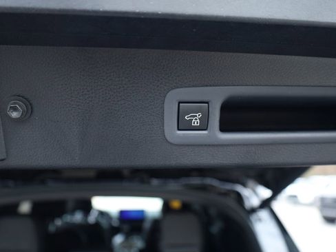 Used 2025 Toyota Sienna Platinum image 20