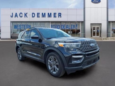 Certified 2024 Ford Explorer XLT w/ Equipment Group 202A AWD/4WD image 1