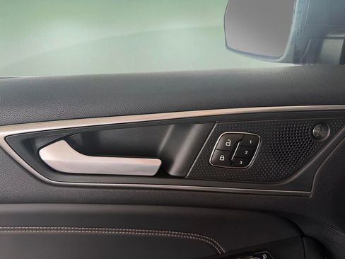 Used 2024 Ford Edge Titanium image 10