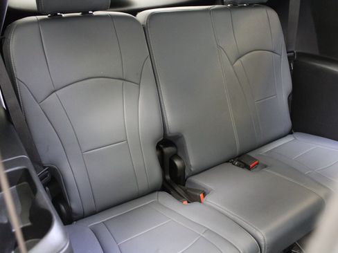 Used 2020 Buick Enclave Essence w/ Sound and Sites Package image 20