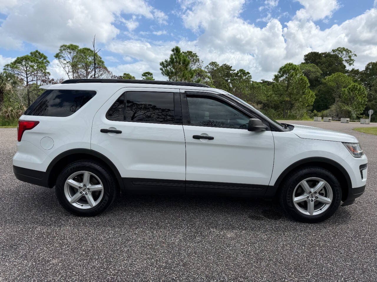 Used 2019 Ford Explorer FWD image 6