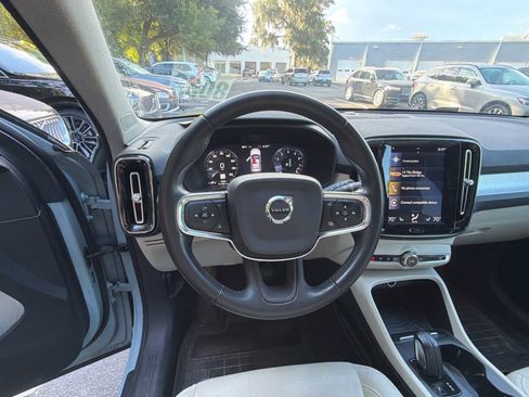 Used 2019 Volvo XC40 T5 Momentum AWD/4WD image 28