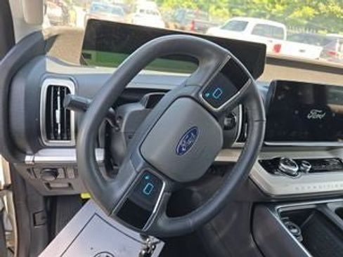 Used 2025 Ford Expedition Active AWD/4WD image 20