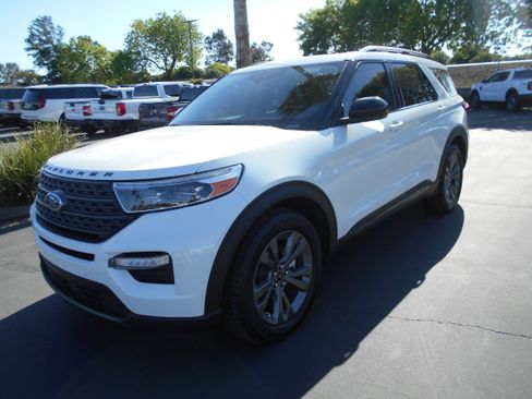 Used 2023 Ford Explorer XLT w/ Equipment Group 202A RWD image 1