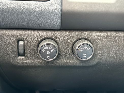Used 2021 Chevrolet Colorado Z71 AWD/4WD image 11