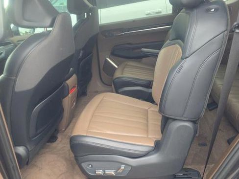 Used 2024 Kia EV9 GT-Line AWD/4WD image 9