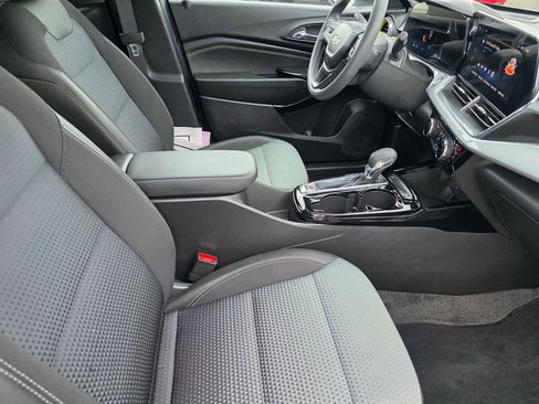 Used 2026 Chevrolet Trax LT image 21
