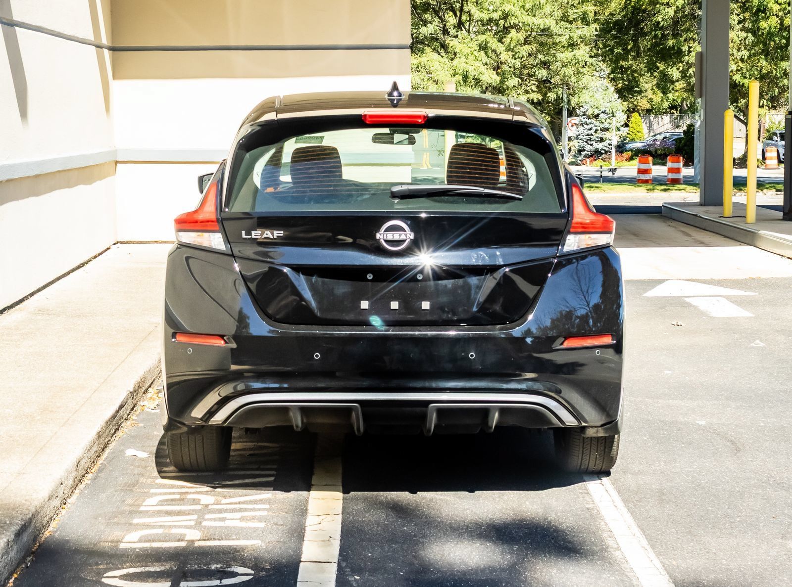 Used 2025 Nissan Leaf S FWD image 6