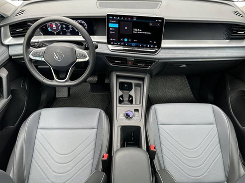 Certified 2026 Volkswagen Tiguan SE w/ Panoramic Sunroof Package AWD/4WD image 13